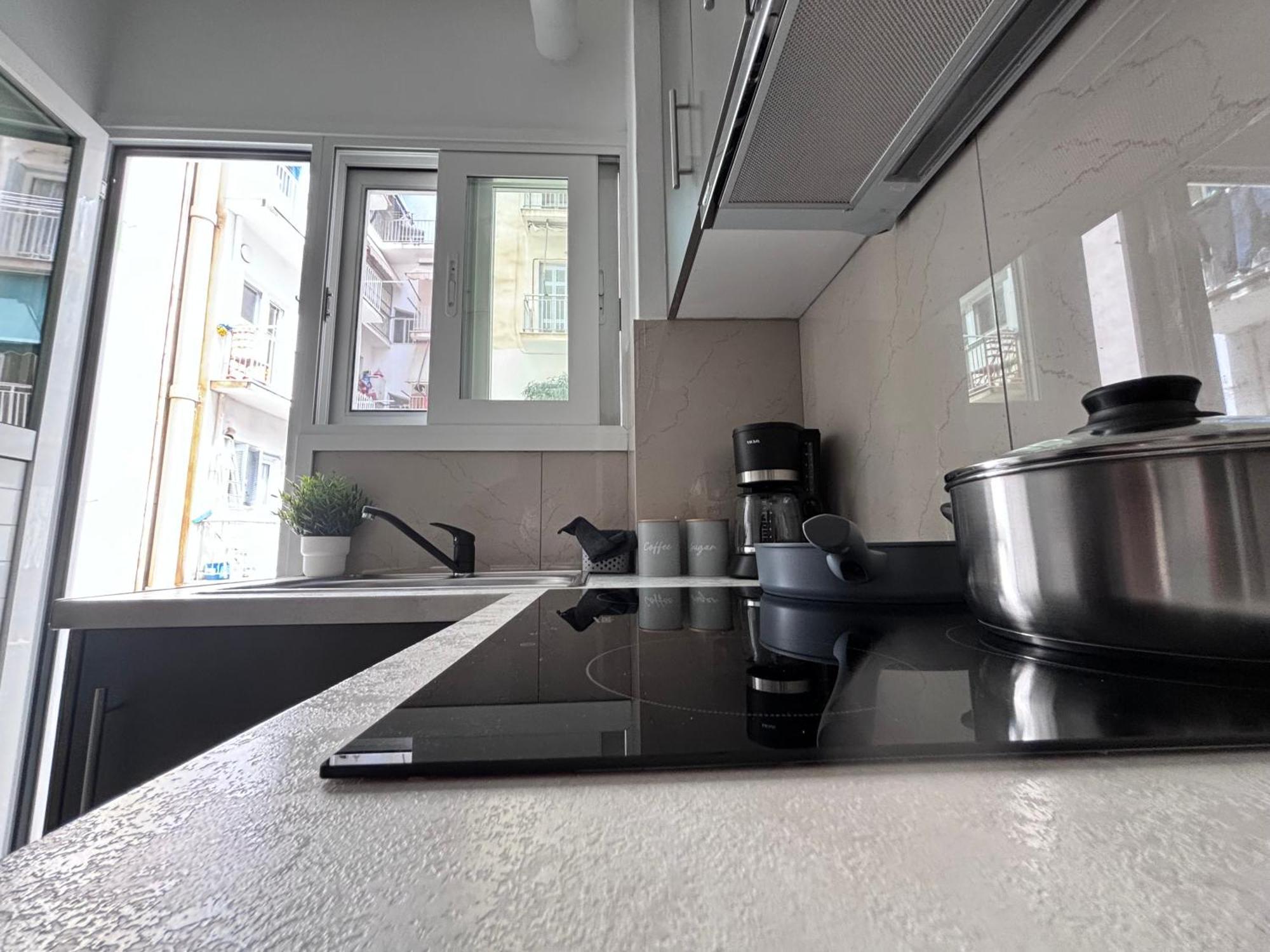 Cozy Apartment In The Heart Of アテネ エクステリア 写真